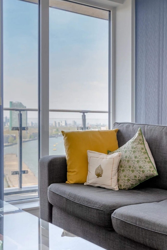 2BD Flat Overlooking the River Thames! - Greenwich