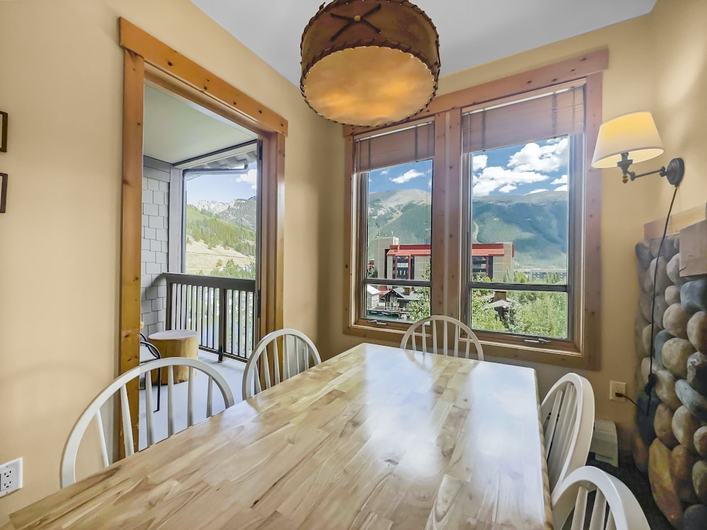 Comfortable Condo, Outstanding Location - TX414 by RedAwning view 2