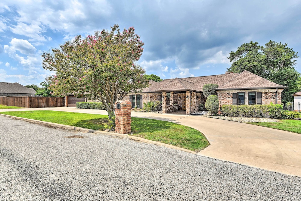 Luxury Granbury Home w/ Private Boat Dock!, photo 43