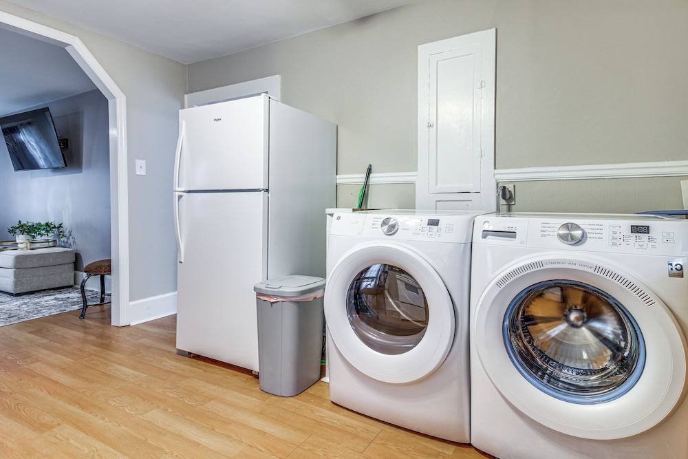 Private Patio: Cargo District, Dtwn Wilmington Apt