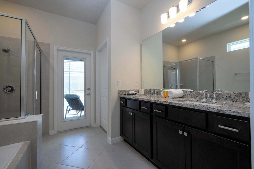 Stunning 7Bd Jacuzzi Pool & Close To Disney @ Windsor Cay 16217