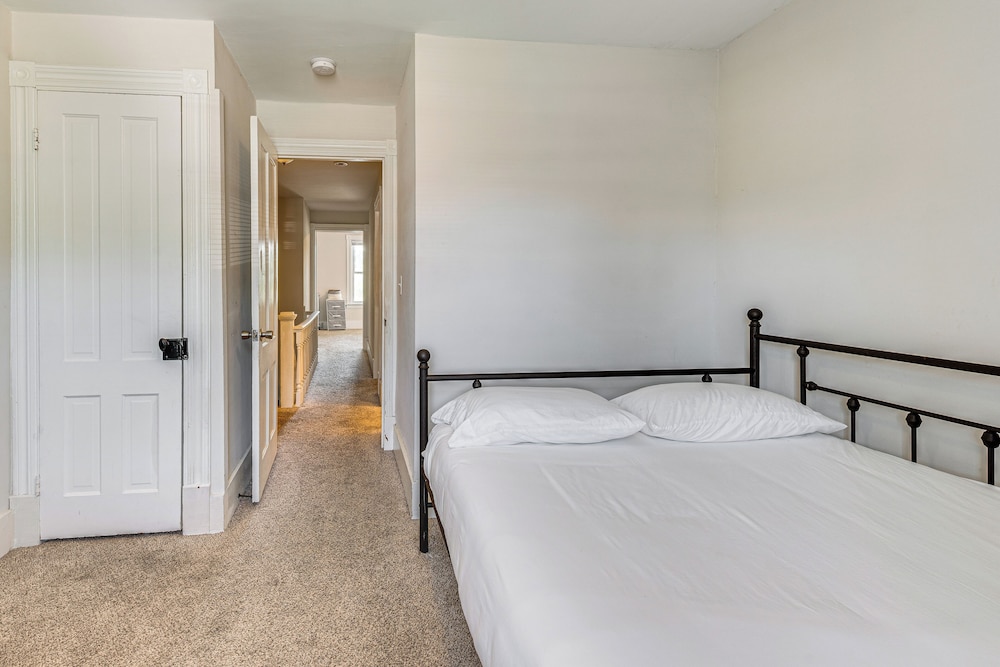 1 Block to Main Street: Dtwn Stroudsburg Townhome!