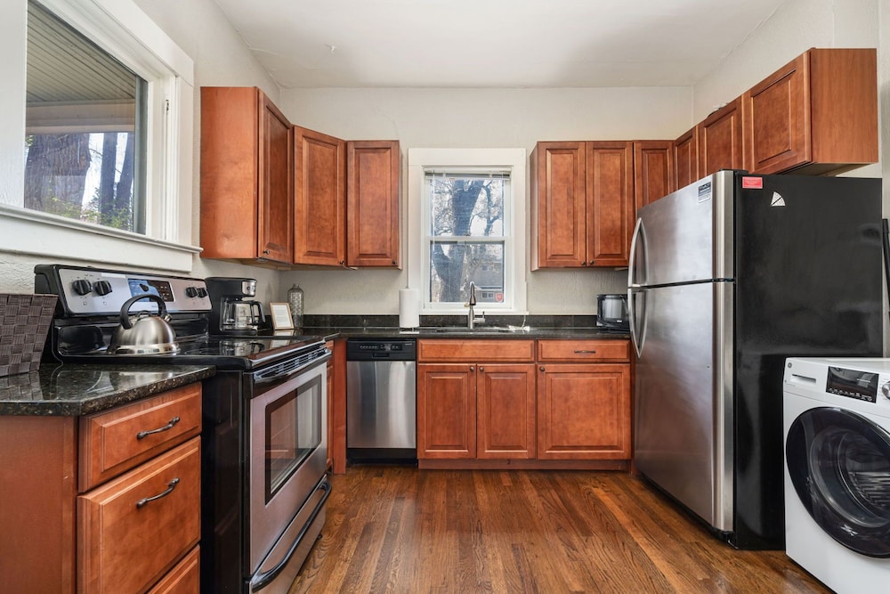 Old Town Retreat w/ Hot Tub Perfect for Groups!