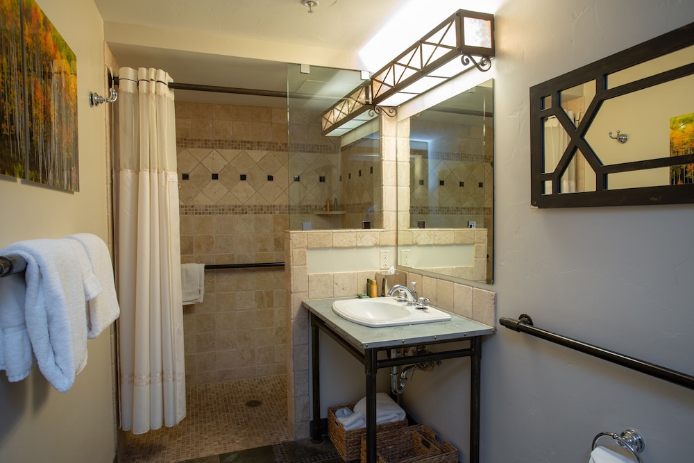 1 Bedroom Condo with Spa - Silver Baron Lodge 1 Condo