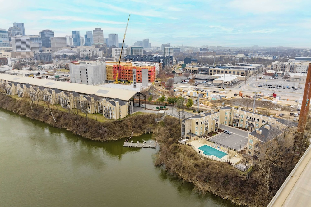 Cumberland River Views, Walk to Broadway, Downtown & Stadium Rockin' Riverfront