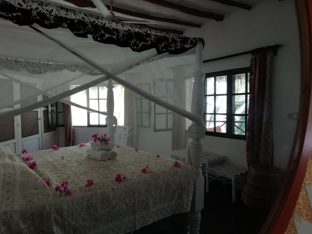 Aquarius Club International Resort