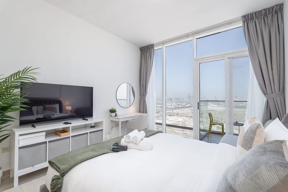 Majestic Studio in Bloom Tower C Perfect for 2