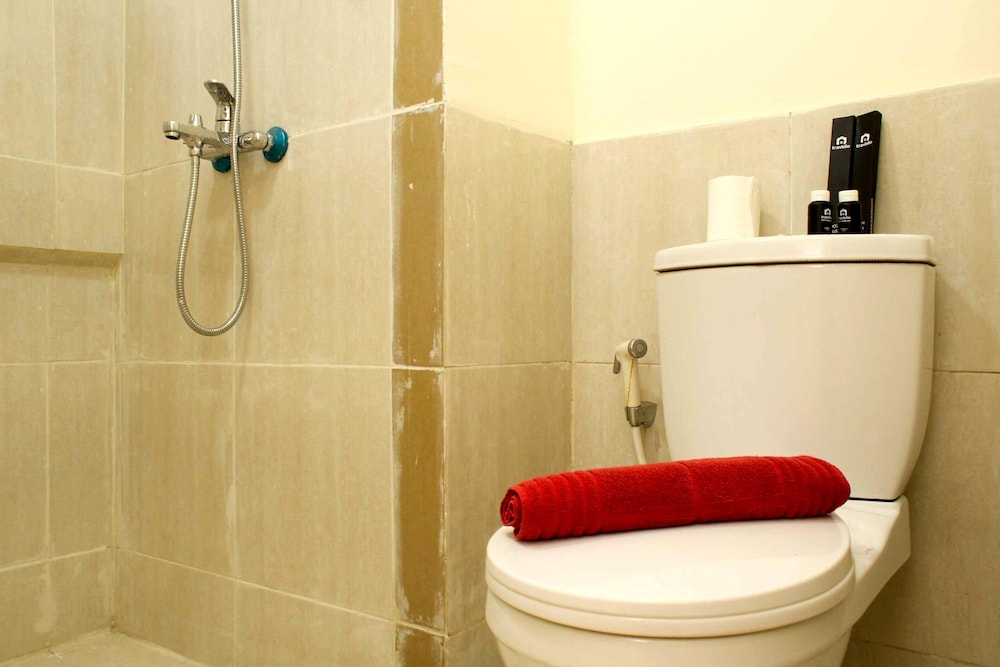 Spacious 2BR with Kitchen Room at Meikarta Apartment view 5