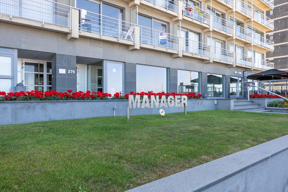 Charming Apartment With sea View and Parking Space
