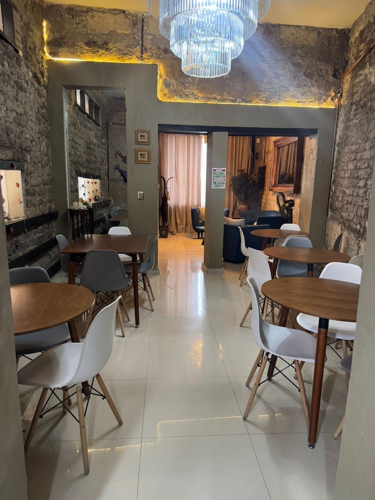 Adhoc Boutique Barrio Antiguo