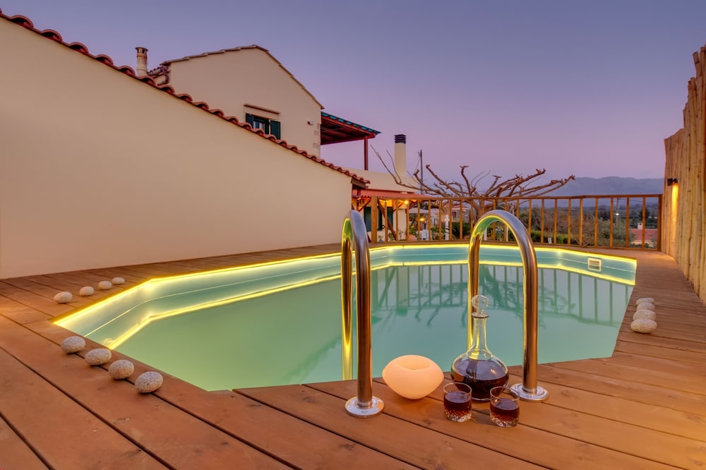 Traditional Ioannis Cottage...luxurious & Rustic With Ecological Heated Pool !!!