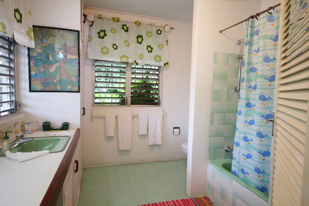 Beachfront Classic 3-bed House - Whitecaps by BSL Rentals