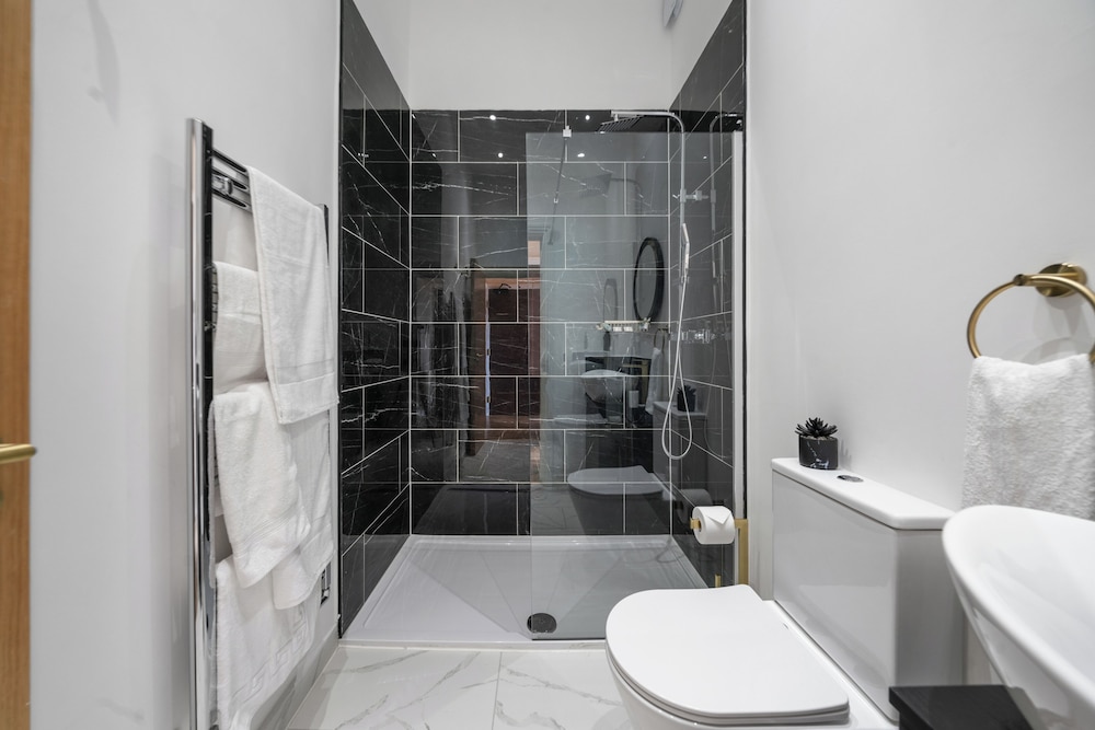 Avari Apartments - Notting Hill