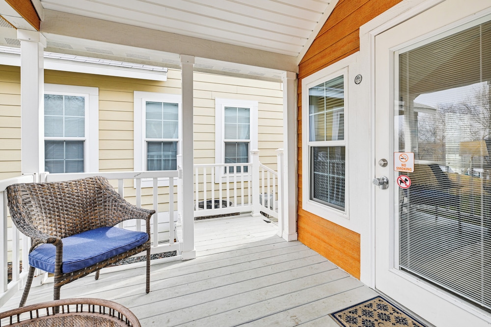 Community Perks + Views: Cozy Lake Norman Cottage