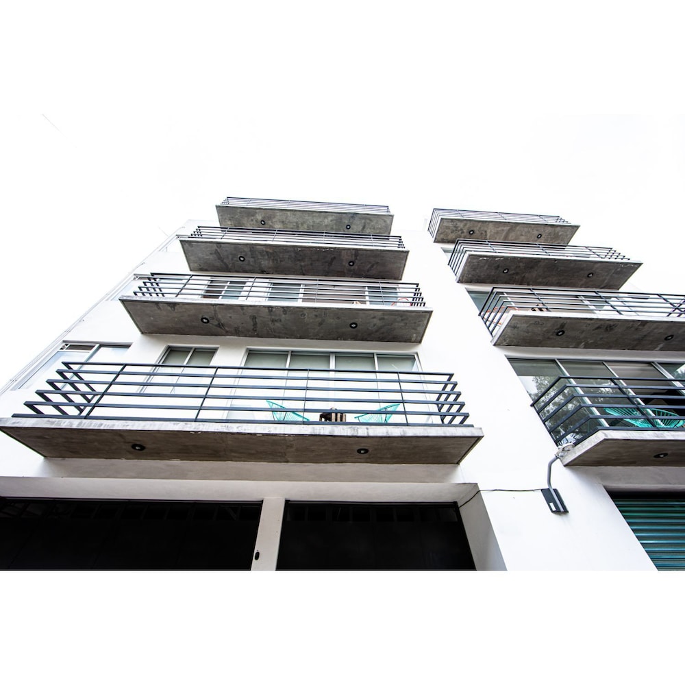 Bright Stylish Park Front Near Polanco — Mexico City