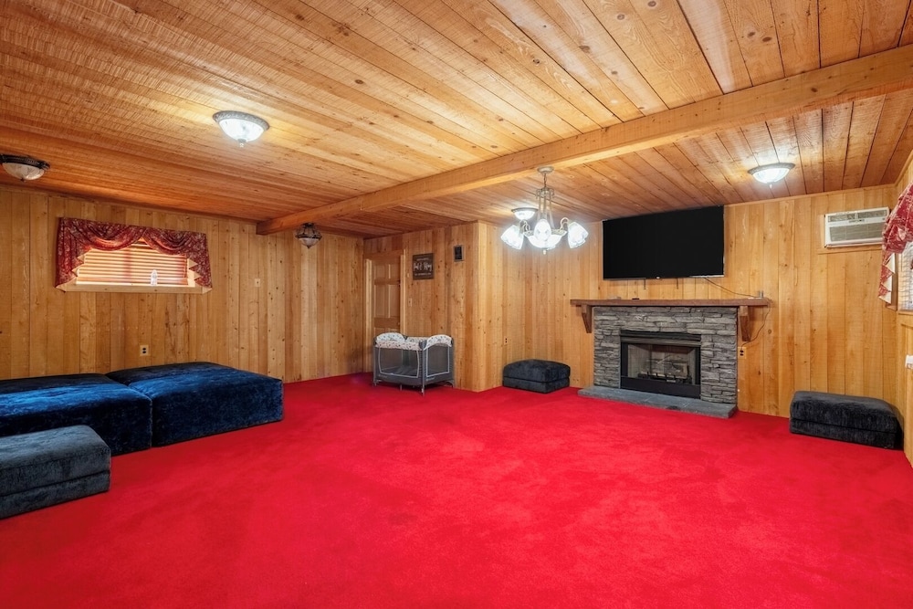Pet-friendly 3BR Lake House Firepit & Pier