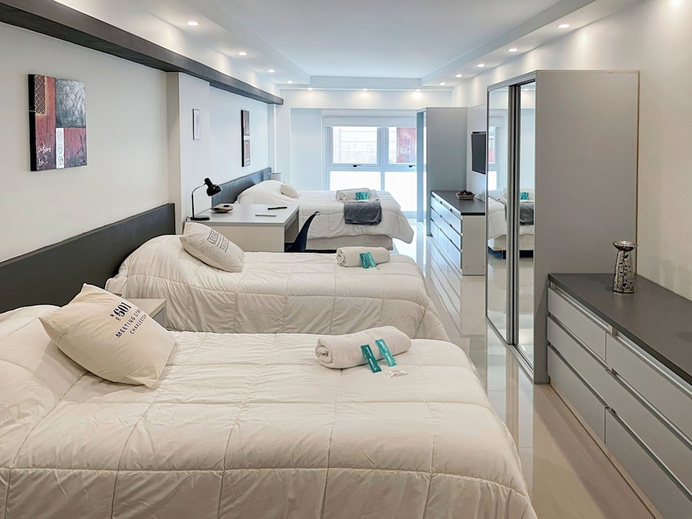 Ayres Suites Moreno