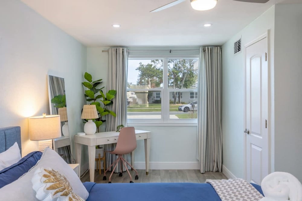Fun Family-friendly Largo Home Heated Pool
