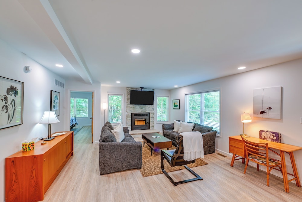 Coastal Comfort: Rehoboth Beach Getaway w/ Porch!