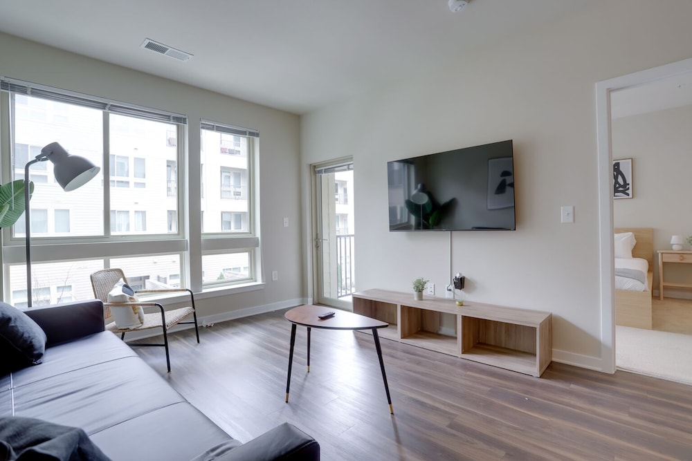 Fun & Comfort Await Alexandria Apartment