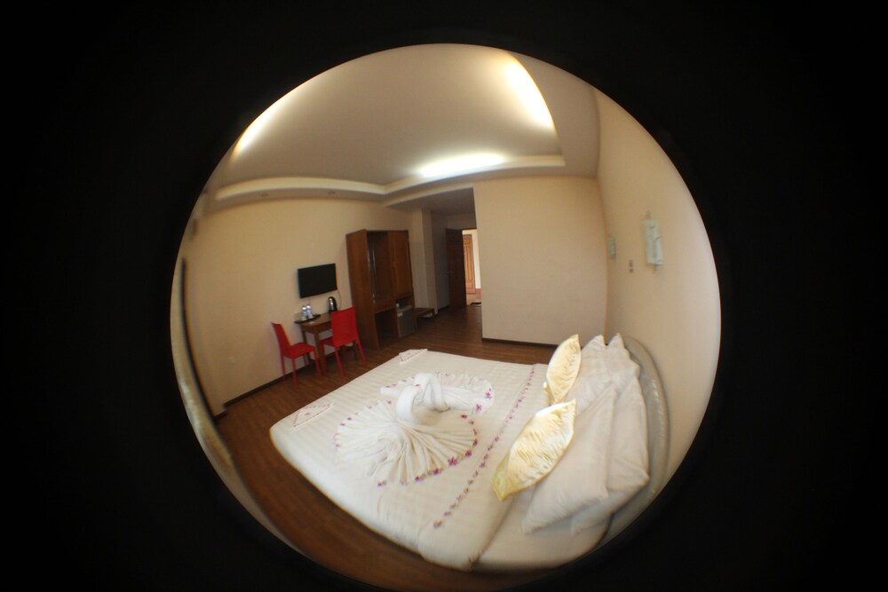 Law Ka Thit Sar Hotel - Hostel