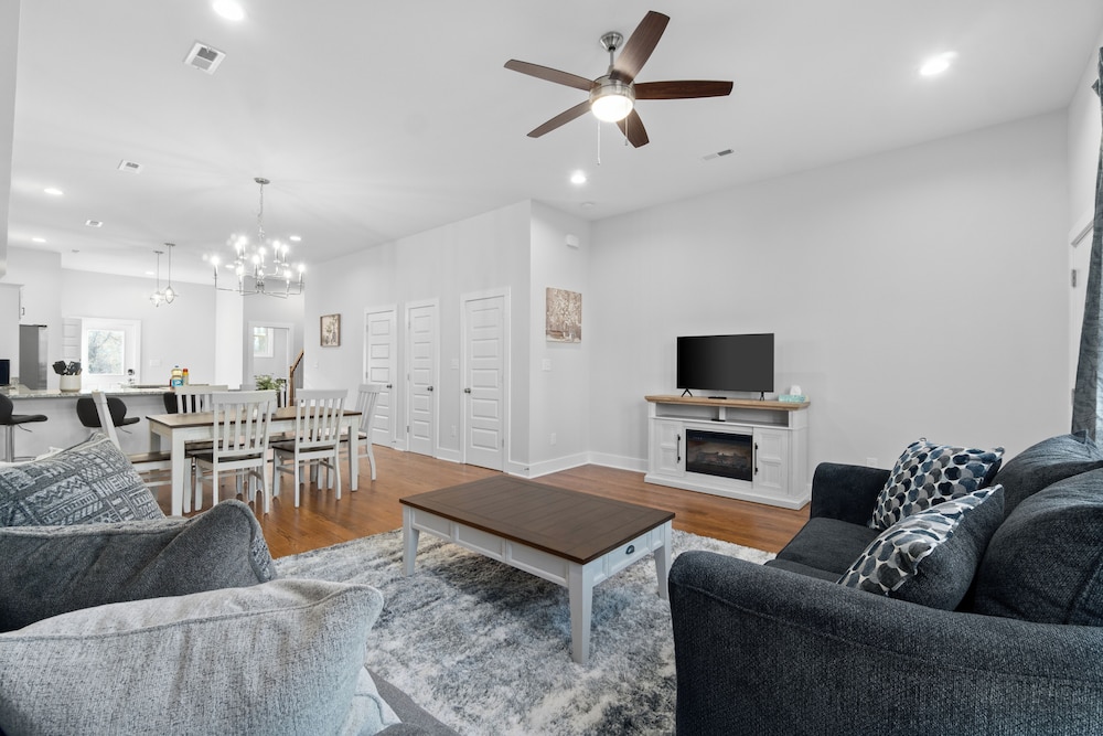 Rebecca's Downtown Luxury Living