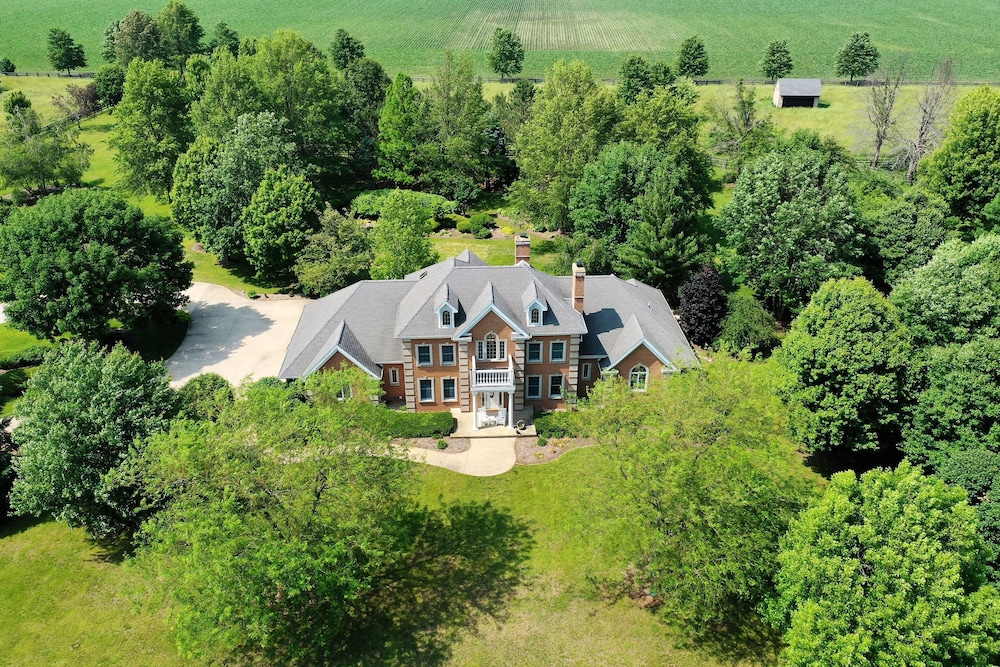Private Riverbank 27-acre Estate 1 hr From Chicago
