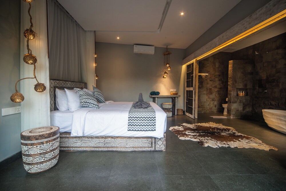 Luxury-Sang Villa-Central Sanur