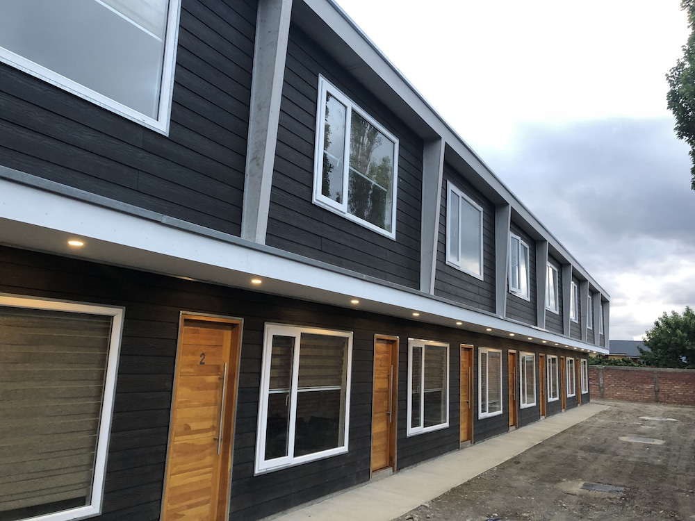 Hotel Trotamundos Patagonia - Image 1