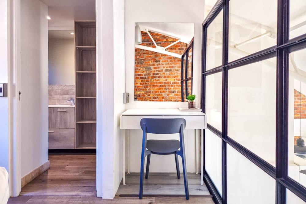 Elegant Sea Point Retreat Splendid Views Wifi