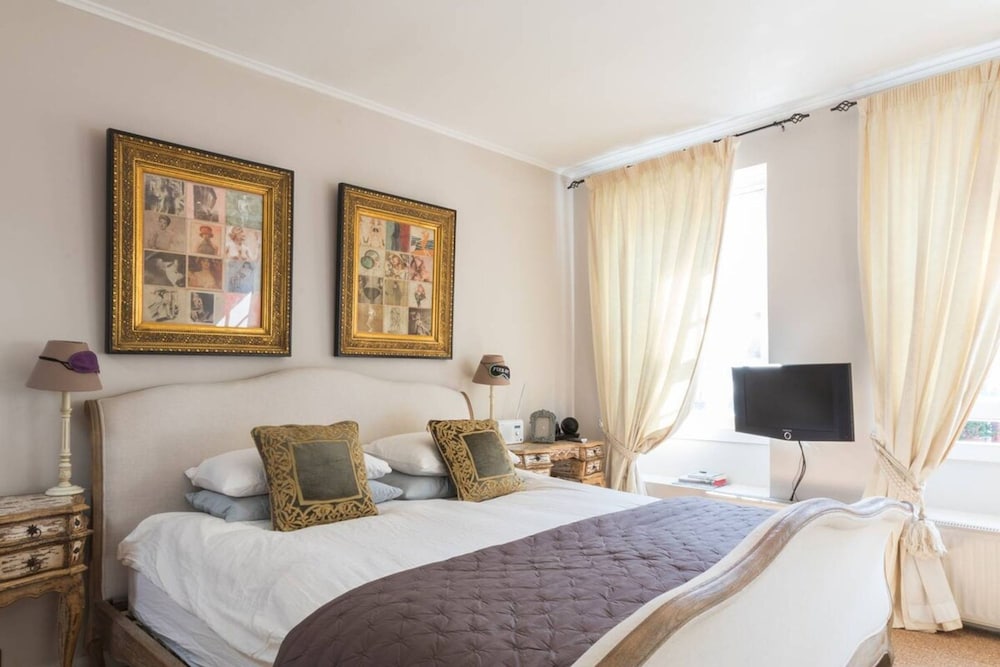 Stylish 1-bed With a Roof Terrace