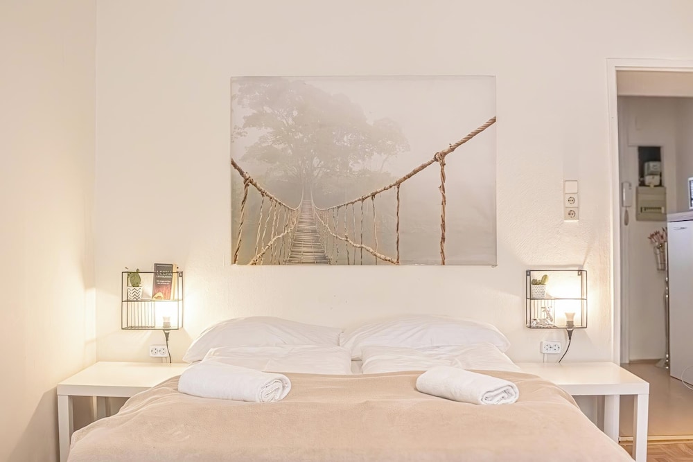 Cozy 1BR Apt Great for Long Stays