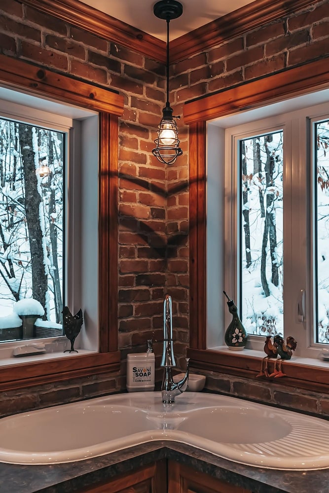 The Pika - Beautiful Mountain-top Cottage With 23 Acres of Private Land With Hiking