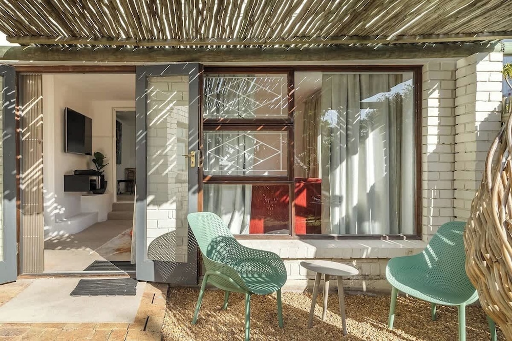 Charming Garden Cottage, Campsbay, Cape Town