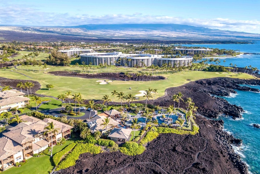 Halii Kai Oceanfront KBM Resorts 2 Units, 4 Bedrooms Ml-2567
