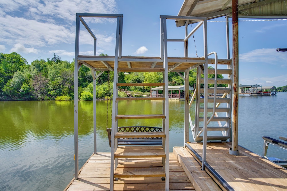 Waterfront Lake Bridgeport Home w/ Private Dock