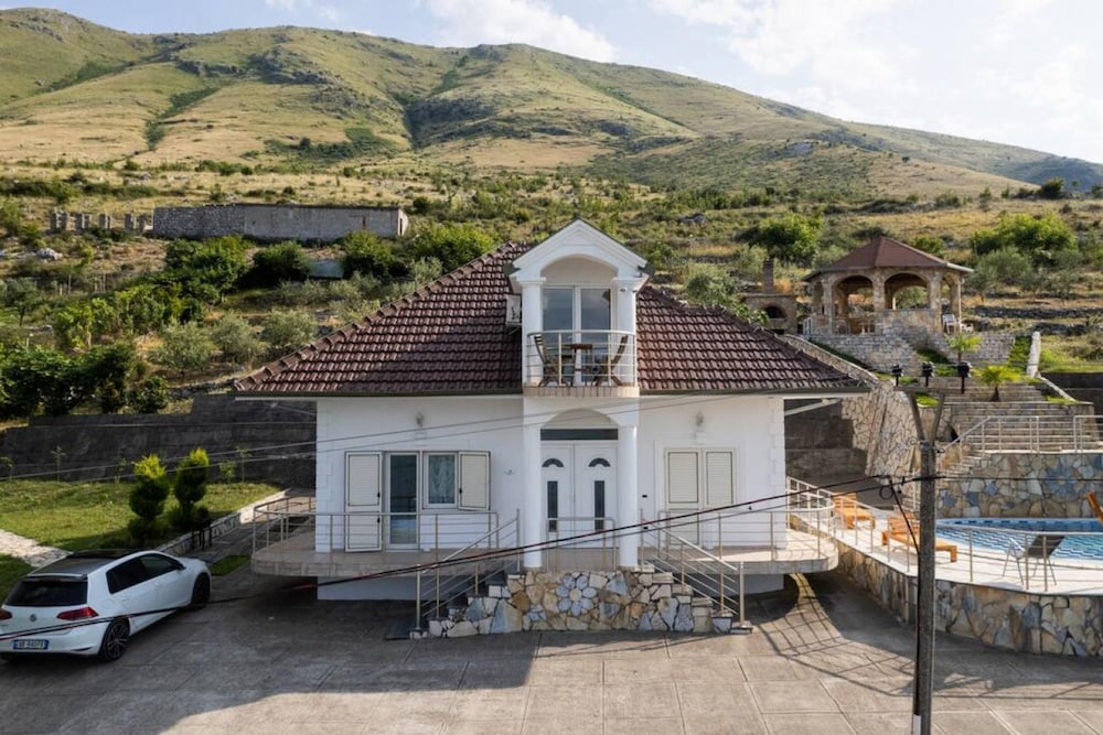 The Lake House 1 in Shkod r