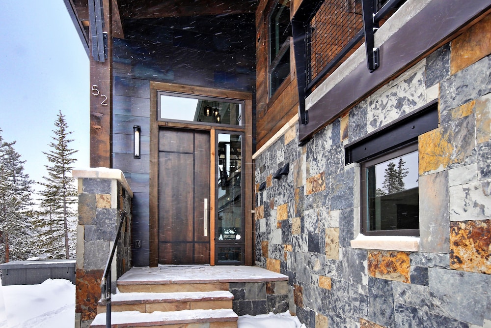Spruce Ledge 4 Bedroom Townhouse by Redawning