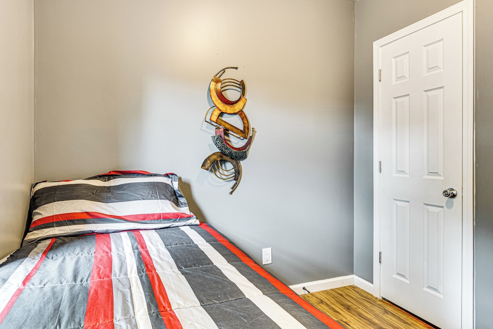 4 Mi to Dtwn Indianapolis: Quiet Apartment w/ Yard