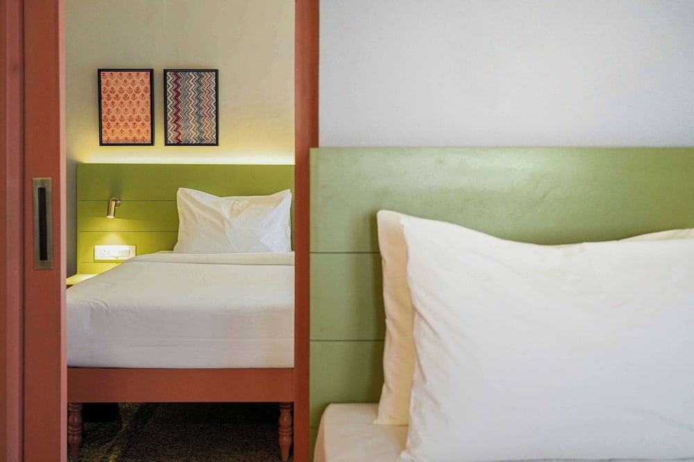 Sreenivas Lodge by Copperfolia