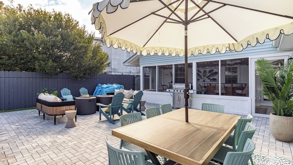 PCB Stay w/ Heated Pool, Hot Tub, Bars, Game Room & Quick Walk to Beach The Jade Oasis by Avantstay