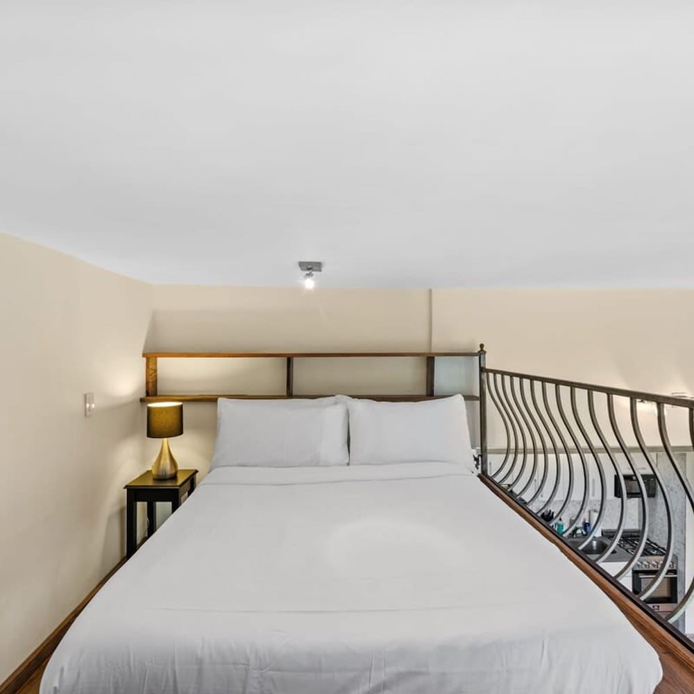 Charles Court II by Rovetravel West Village Loft