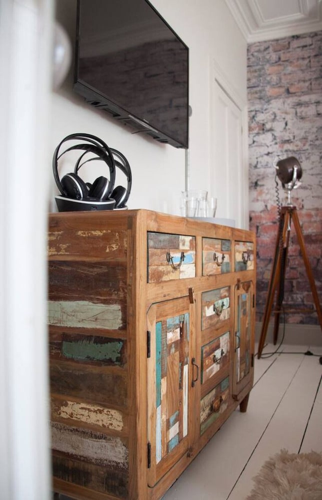 Higgihaus 46 Sleeps 5  Monday - Friday
