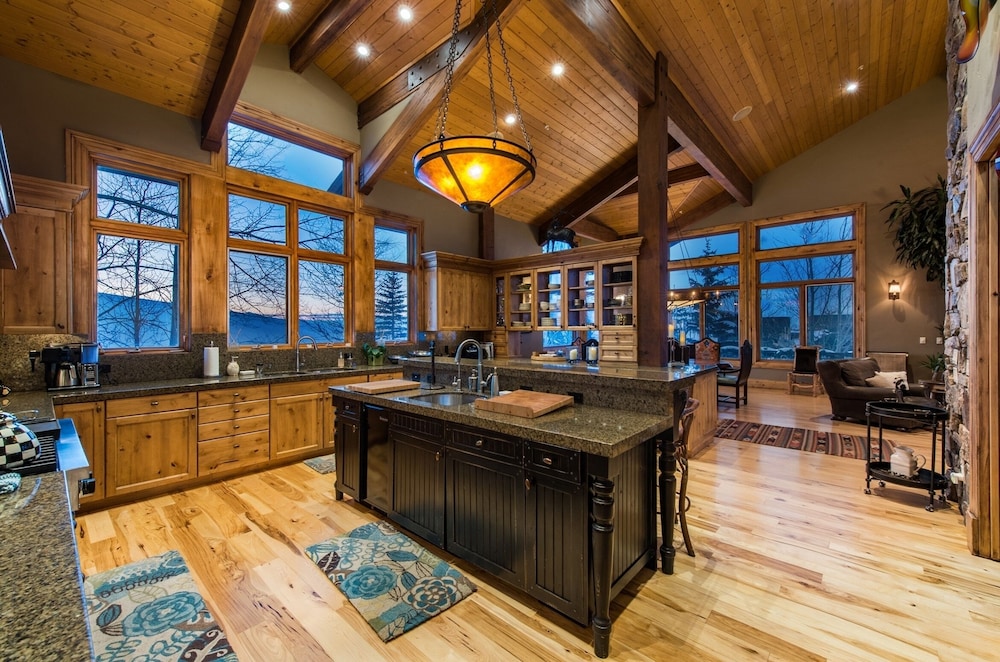 Majestic Ski in Ski Out Estate