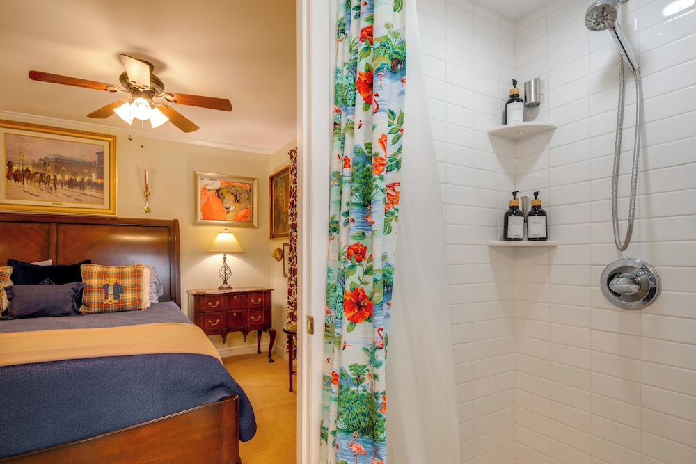 Hike, Sip & Explore! Blue Ridge Mtn Cabin w/ Porch