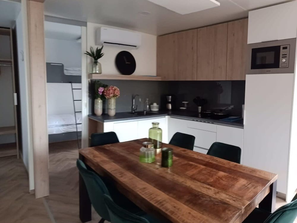 Tidy Chalet With Dishwasher, 9 km From Maastricht