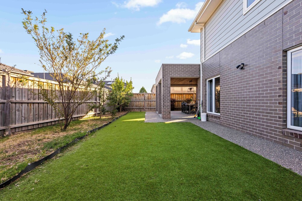 StayAU Contemporary 5BRM Families Home Point Cook
