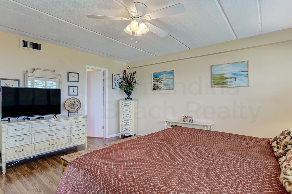 Fernandina Beach Vacations - Enchanting Ground Unit Condo Few Steps Away from the Ocean Side by RedAwning - Property Image 2
