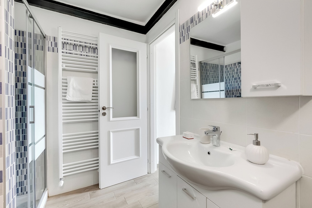 Iris Apartment