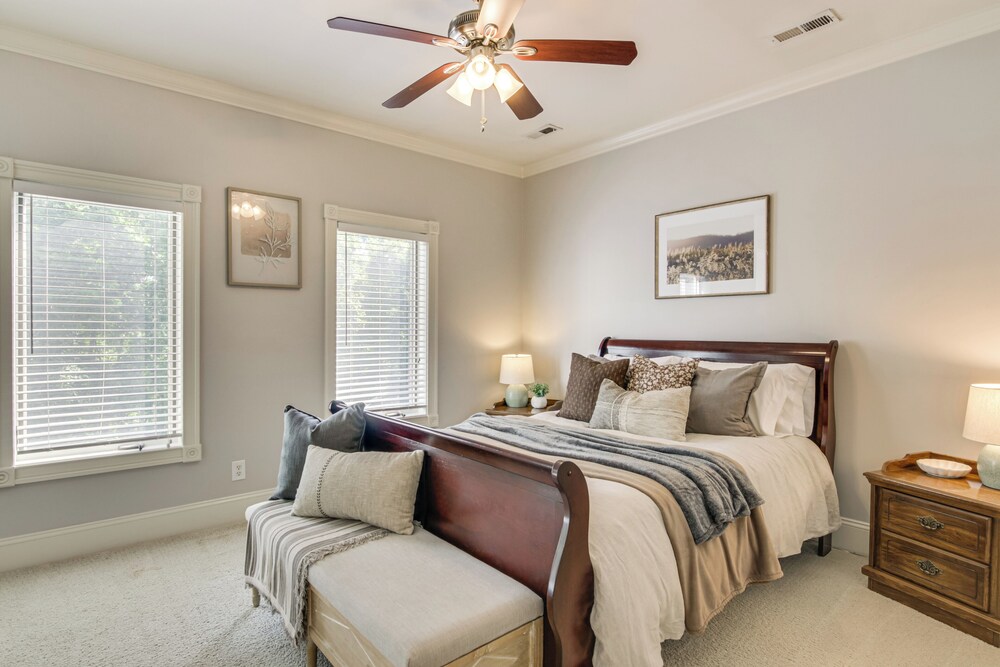 Boat Dock & Movie Theater: Lake Wylie Retreat!
